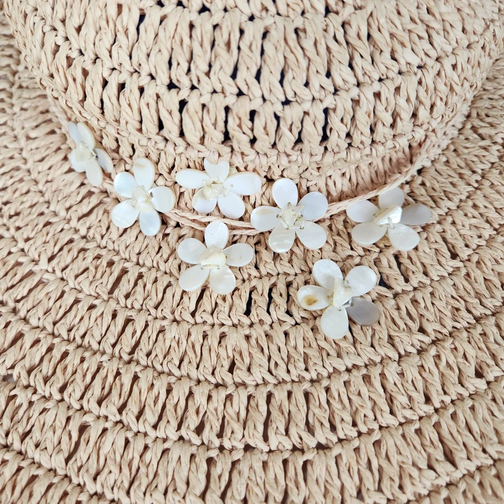 Tropical Trends Croched Toyo Big Brim Sun Hat with flower detail